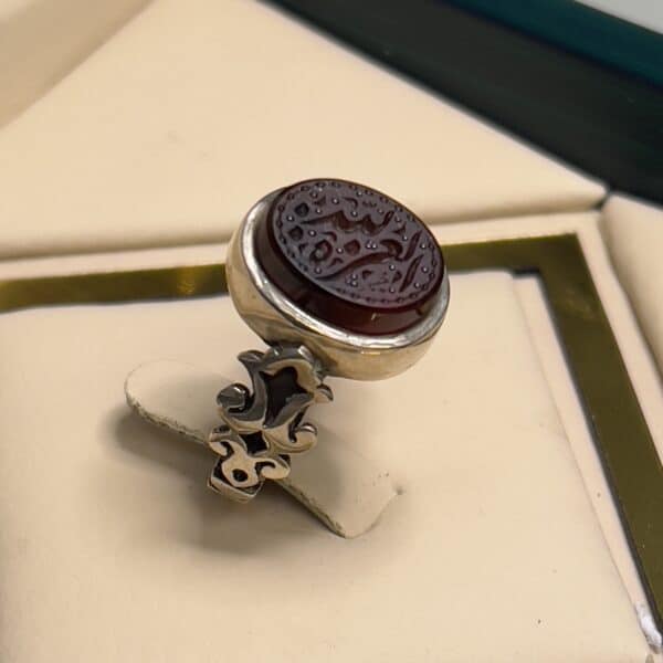 خاتم عقيق بمني بنقش 35