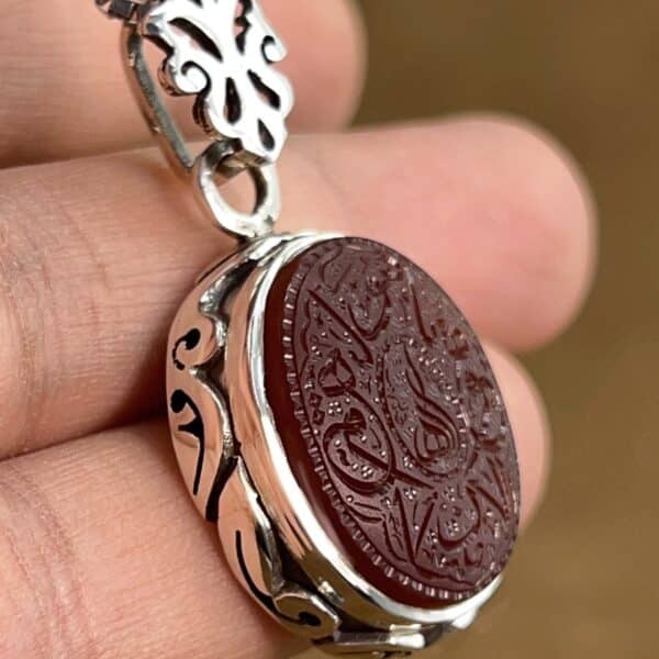 قلادة فضة بعقيق يمني